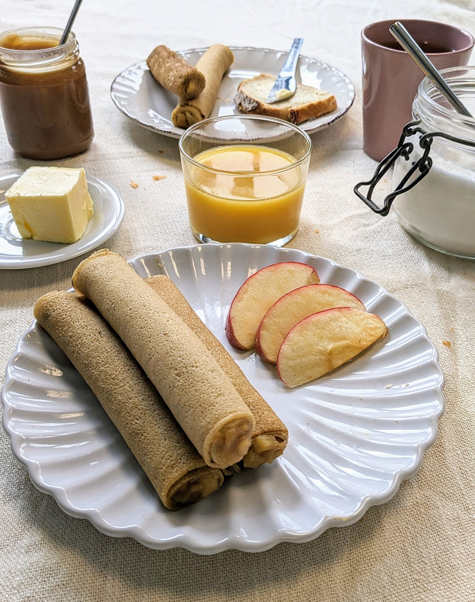 Breakfast and apple and caramel crêpes