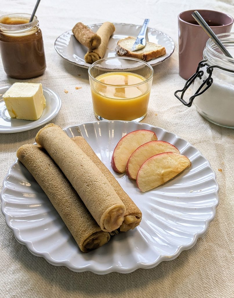 Breakfast and apple and caramel crêpes